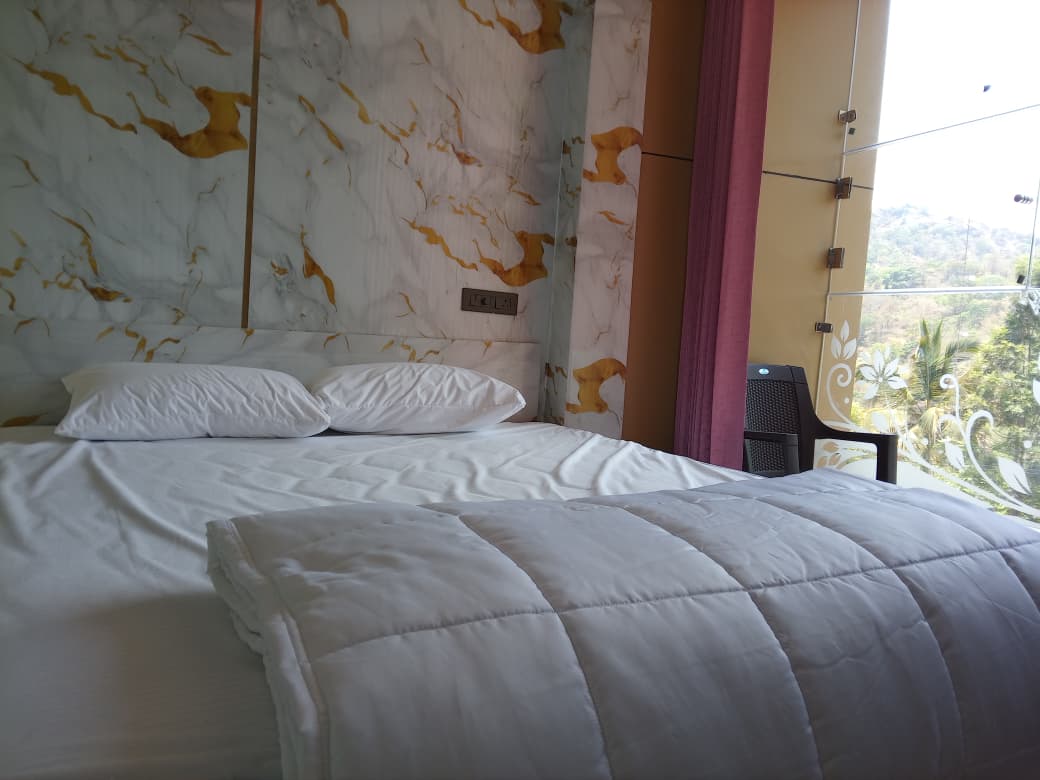 Cosy Retreat — Budget Room 1 at Majestic Marvel Resort Marayoor